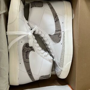 Nike Blazer Mid 77 Vintage ( White Snakeskin )